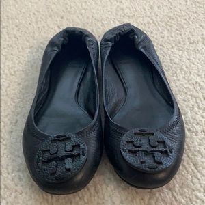 Black leather Tory Burch reva flats